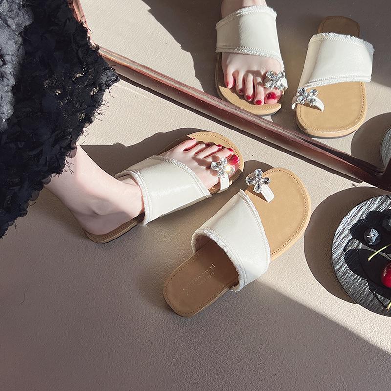 Mezzanine slippers women's summer wear 2025 new fairy style low heel with skirt flat bottom cover toe Roman cool slippers