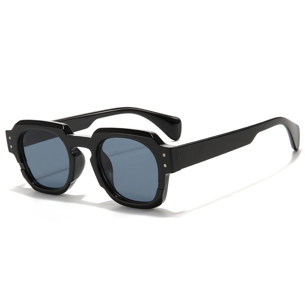 Trending Square Sunglasses Women Men Vintage Clear Lens Punk Shades UV400 Protection Rivet Frame Sun Glasses