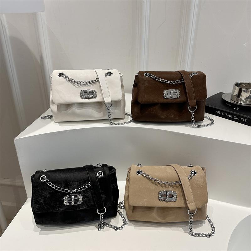 Een Casual en Modieuze Kleine Vierkante Dames Crossbody Tas met Grote Capaciteit en Lockketting