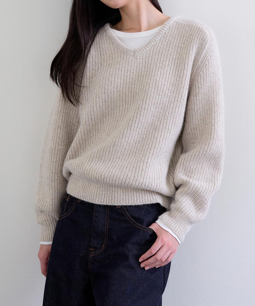 KNOWING Alpaca Oversized V-Neck Knit (Beige)