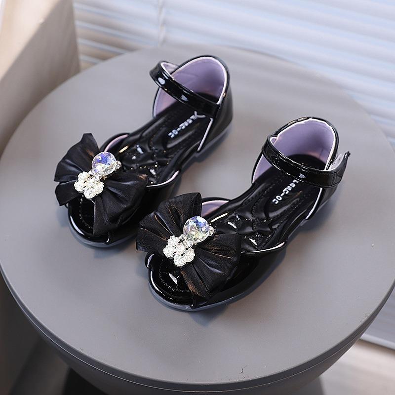 

Girls Bow and Bear Button-Decorated Patent Leather Soft-Sole Princess Shoes / Fish-Mouth Children s Princess Sandals 22 чёрный