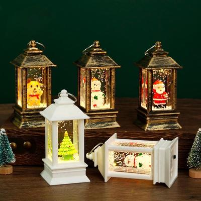 Świąteczna latarenka LED w kształcie kuli śnieżnej z dekoracją w postaci Świętego Mikołaja i bałwana, ozdoba w formie świecy.