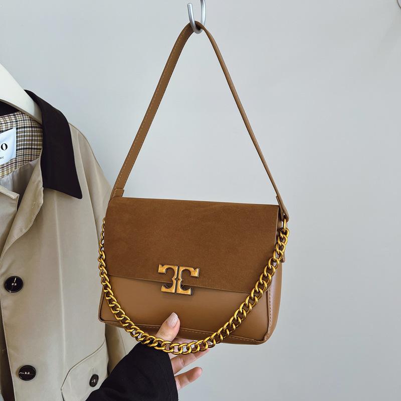 

Premium textured bag women s lock chain tofu bag 2025 new trendy fashion simple shoulder messenger commuter bag коричневый