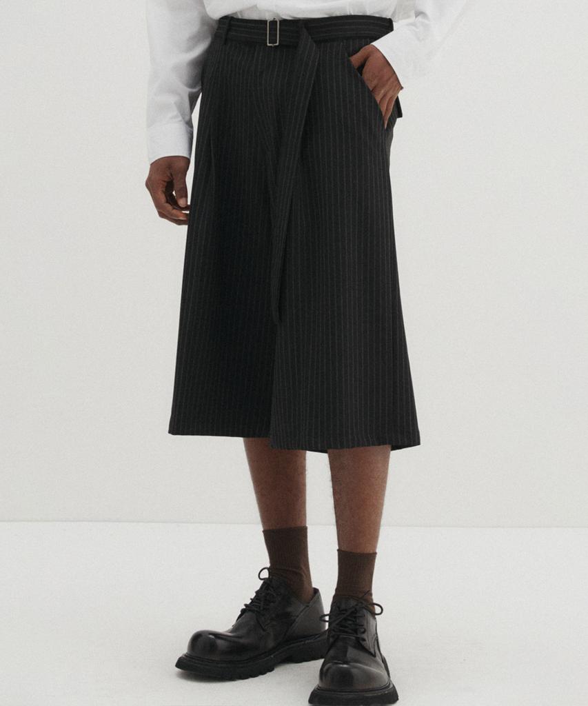 DNSR Belted Stripe Bermuda Slacks Black