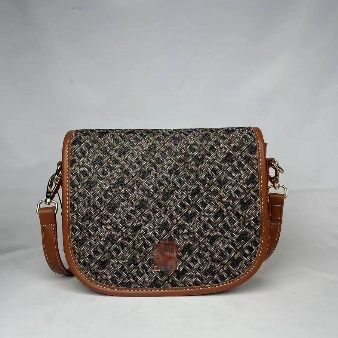Women s Fashion 2025 Versatile Crossbody Saddle Bag 21x17x9 cm