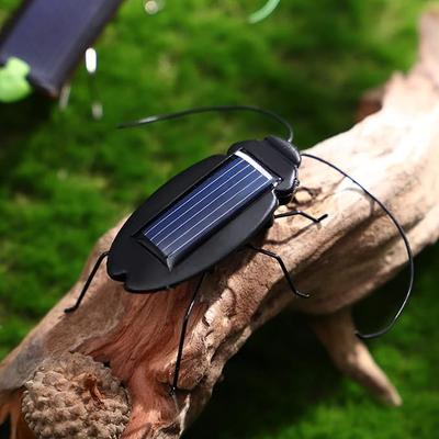 Solar Powered Cockroach Insect Animal Model Prank Educational Toy