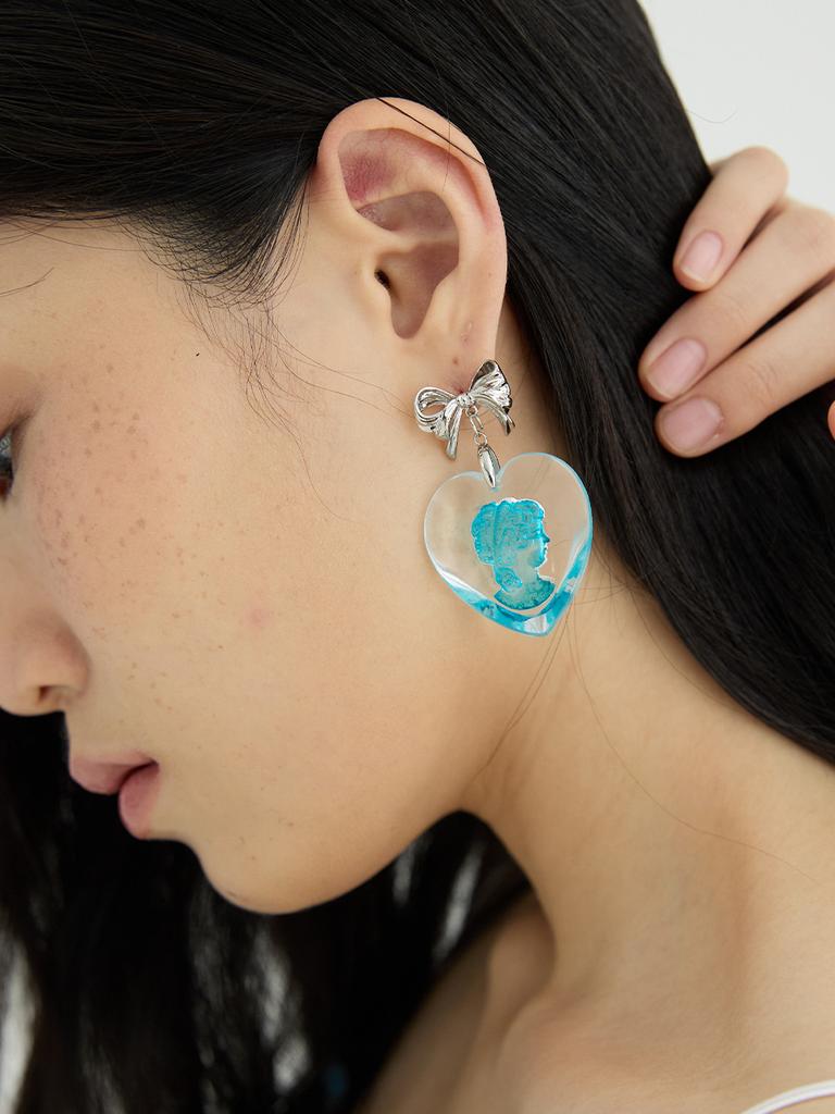 Lovuee Glass Cameo Earrings