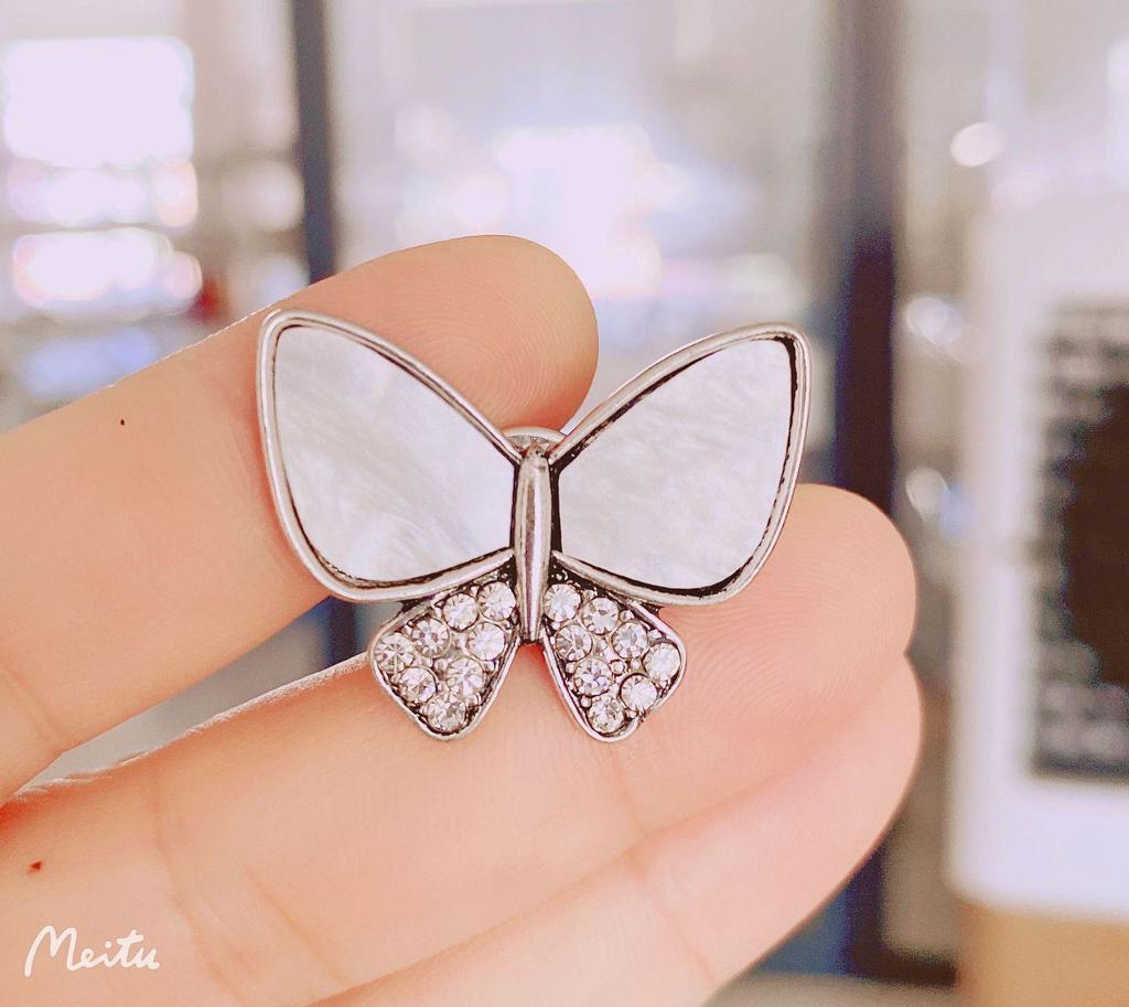 Korean Pearl Butterfly Brooch: Elegant Alloy Pin for Chic DIY Clothing Accessories