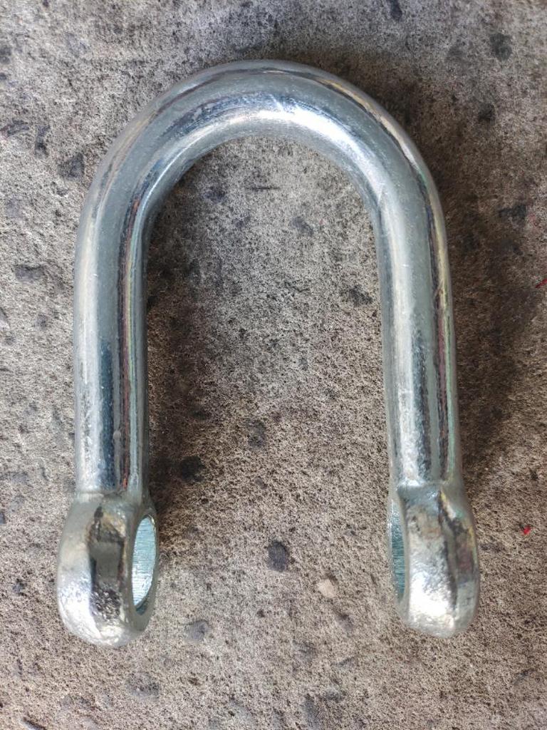 Enhanced U- and D-shaped magnetic lifting shackle with suction cup, high-strength, large opening, and designed for opposite sex applications.