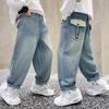 Lässige blaue Jeans-Hose für große Jungen