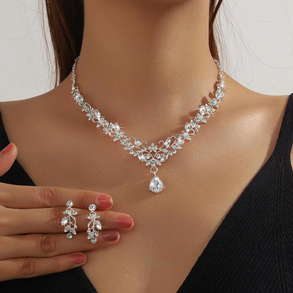 European & American Women's Rhinestone Alloy Necklace Set for Weddings & Banquets