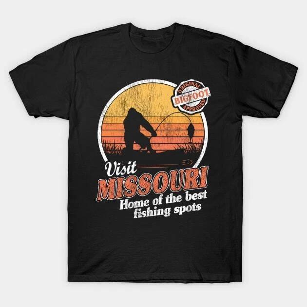 Funny Bigfoot Sasquatch Fishing Gift Vintage Retro Made in Australia T-Shirt 4XL