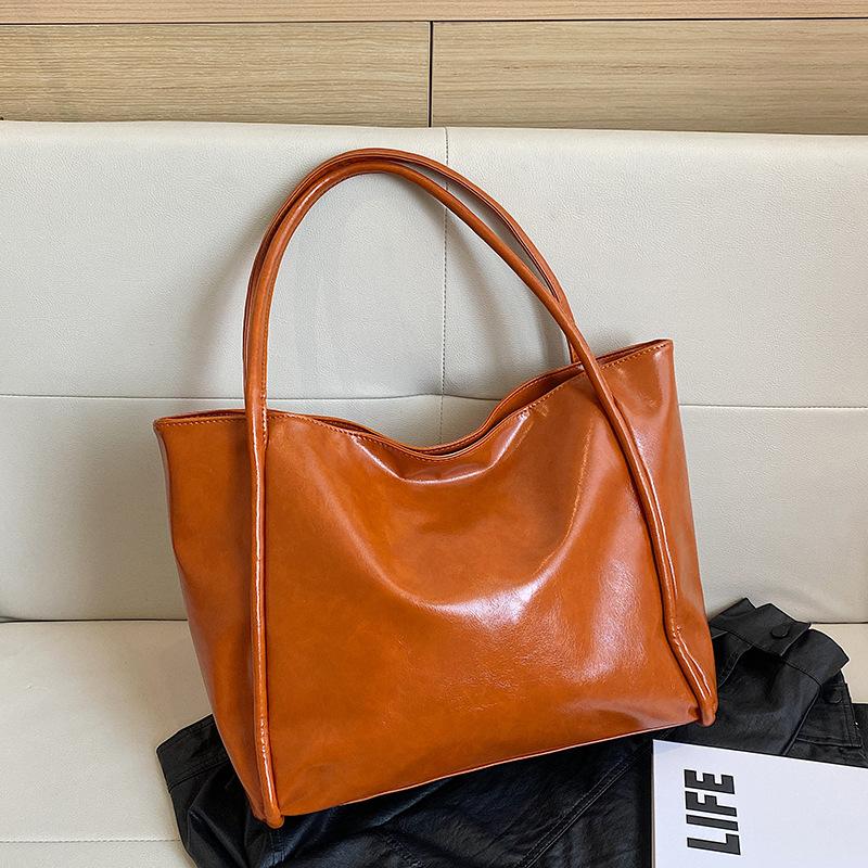 

Сумка-тоут большой вместимости новая сумка женская сумочка нишевый дизайн универсальная на одно плечо повседневная подмышечная сумка коричневый