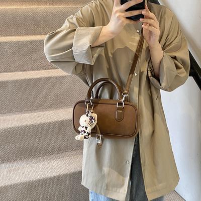 Hand Carrying Retro Bowling Bag Women's 2025 Winter New Fashion Casual Shoulder Bag Niche High-end Messenger Bag