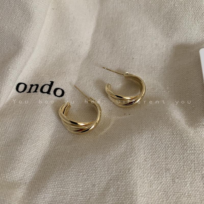 

Korean design retro light luxury gold design earrings women s new trendy premium earrings niche metal earrings ins 925 silver