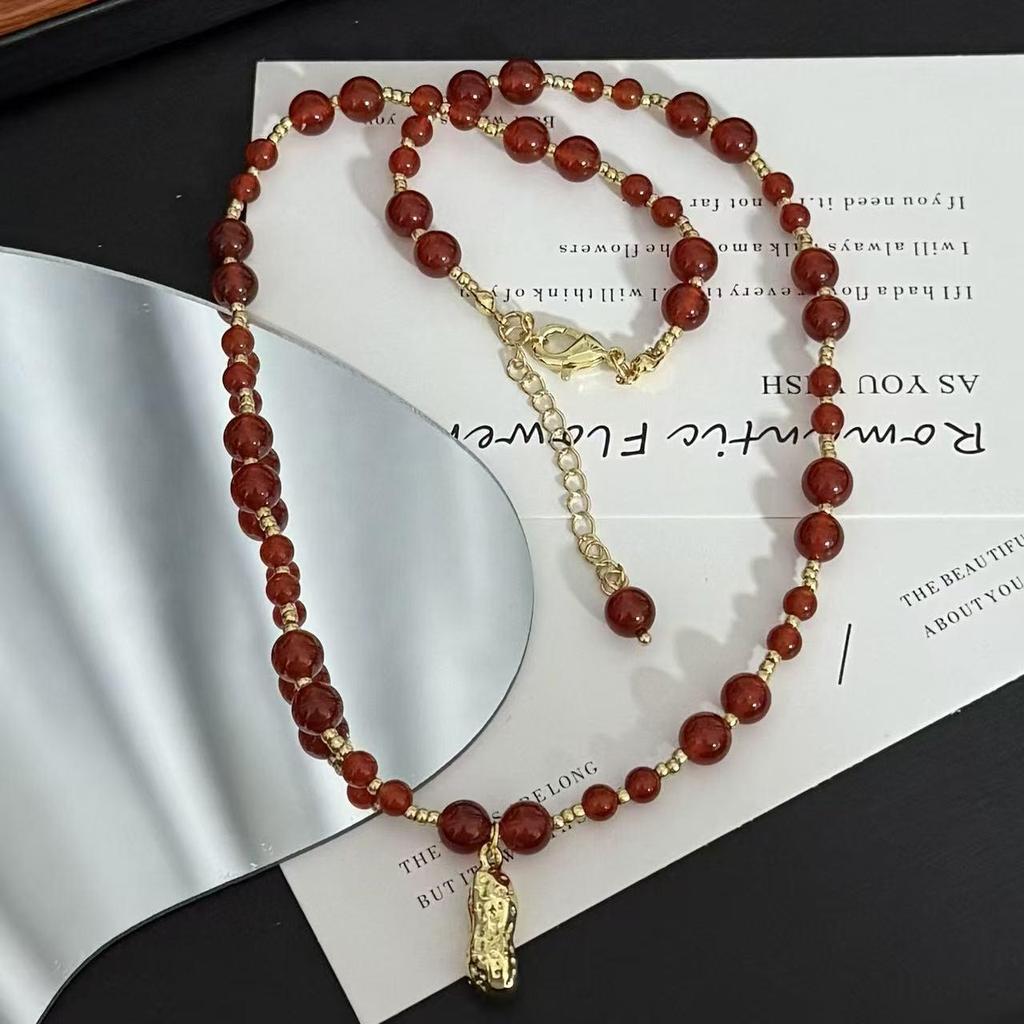 Spring Retro Peanut Beaded Pendant Necklace: Exquisite, Fashionable, Versatile Clavicle Chain