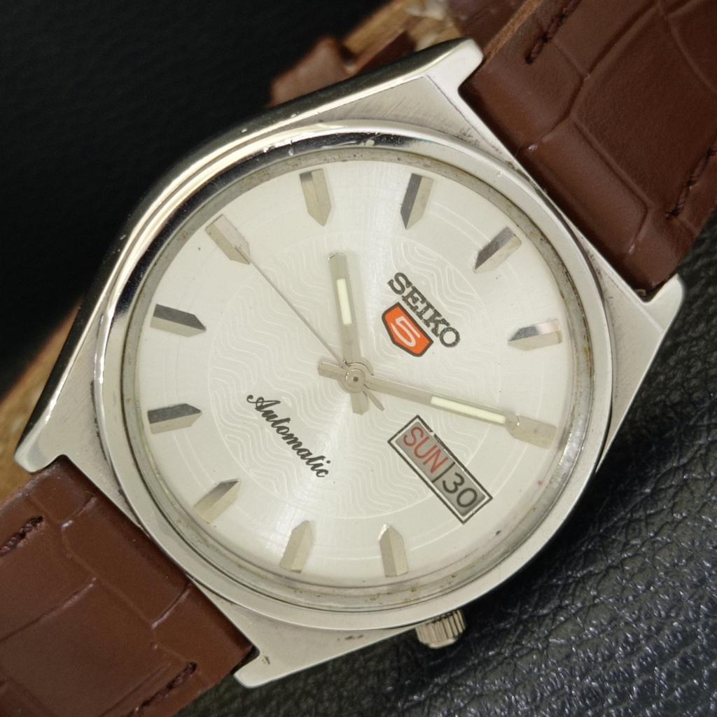SEIKO 5 AUTOMATIC VINTAGE JAPAN 7009A MENS SILVER COLOR DIAL WATCH a701348-5 R206a-a701348