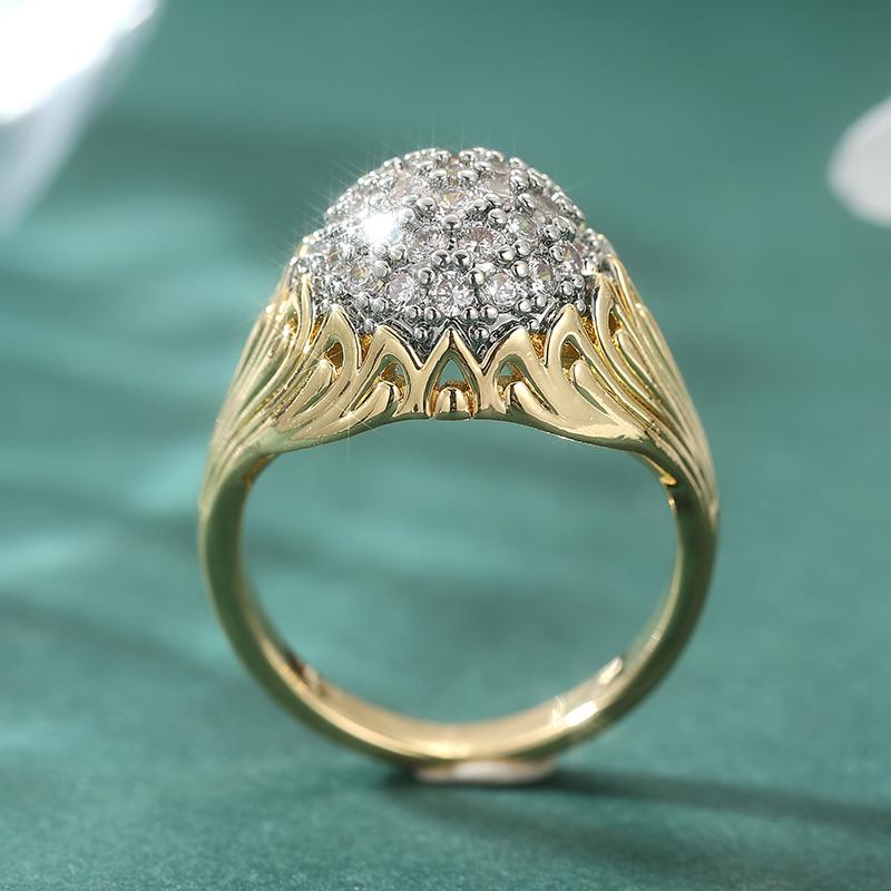 Fashion Design Women's Golden Plated Ring with Sparkling Synthetic Zirconia Claws Setting Luxury Elegant Wedding Jewelry Crafts