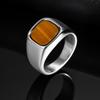 Quadratischer Edelstahlring mit Tigerauge und metallischem Glanz - Trendiges Zeigefinger-Accessoire RC-620