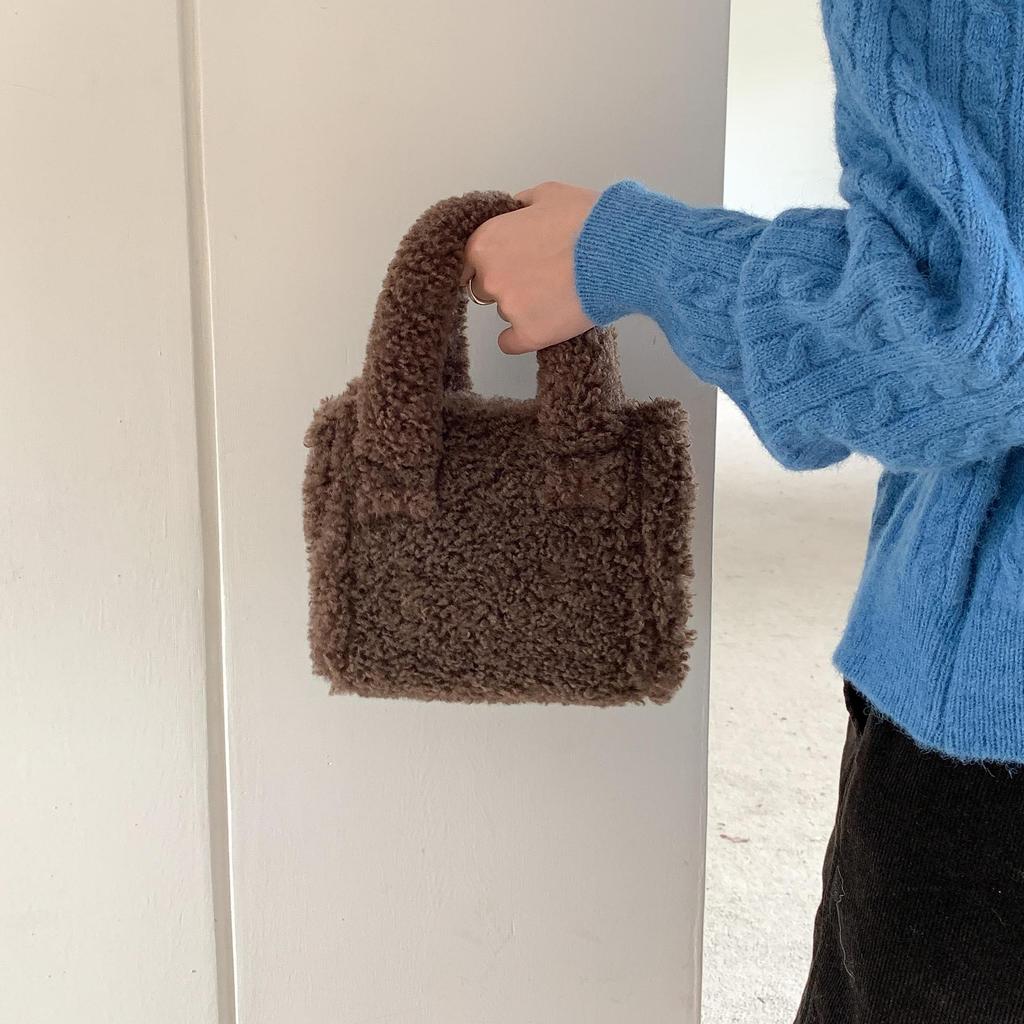 Autumn and Winter Lazy Plush Bag Crossbody Retro Casual Portable Wool Bag Versatile Lamb Wool Shoulder Small Square Bag