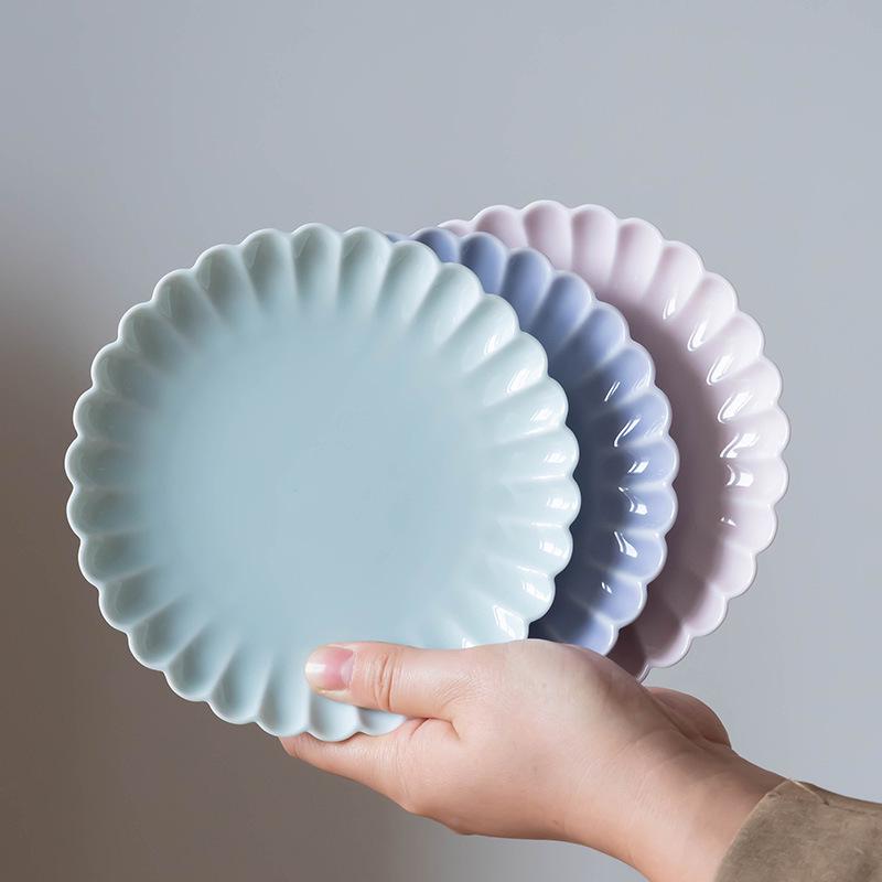 Exquisite Chinese Round Dessert Plate - Perfect for Snacks, Tea, Fruit, or Cakes