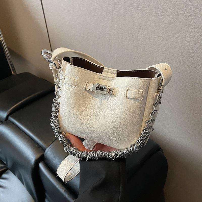 Crossbody bag women's bag 2025 new niche design summer small bag versatile high-end foreign gas chain bucket bag