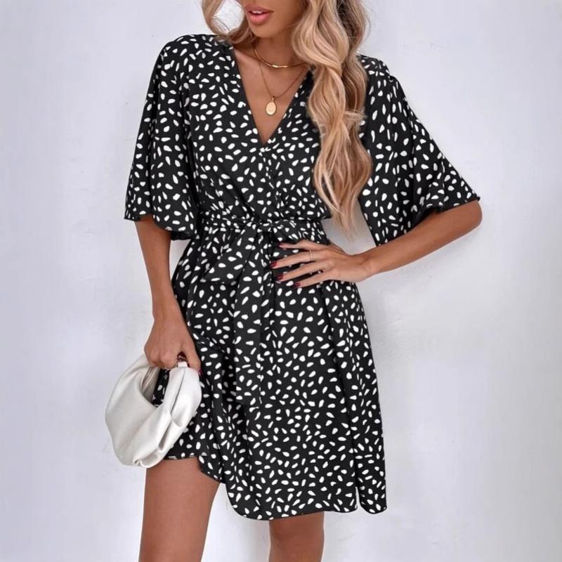 2026 Women's Spring/Summer New V-neck Short-sleeve Waist-cinching Dress