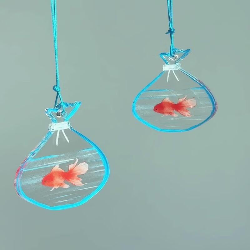 Акриловый брелок-подвеска Золотая рыбка