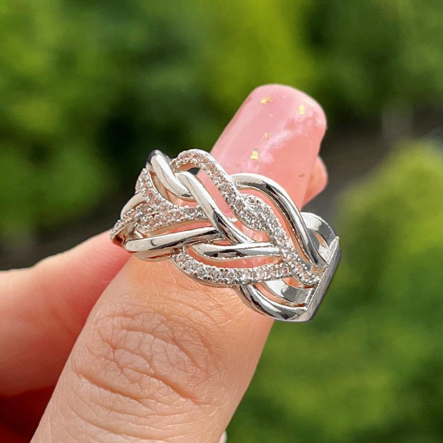 

[Golden Twisted Ring] Golden Geometric Micro-set Twisted Ring | Fashionable Synthetic Zirconia for Ladies, Suitable for Engagement, Wedding, Wedding P 6
