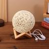 1 Set Rattan Kugel Tischleuchte USB-Stecker Helligkeit Einstellbar Nachtlicht Geschenk Holzständer Nachttisch Dekoration Nachtlicht Für Schlafzimmer