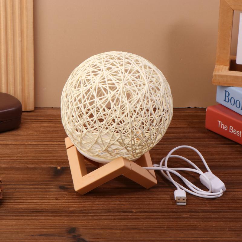 1 Set Rattan Kugel Tischleuchte USB-Stecker Helligkeit Einstellbar Nachtlicht Geschenk Holzständer Nachttisch Dekoration Nachtlicht Für Schlafzimmer