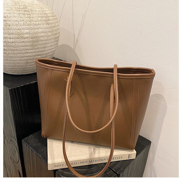 Simple and versatile bag women's large-capacity autumn and winter casual shoulder bag popular commuter tote bag