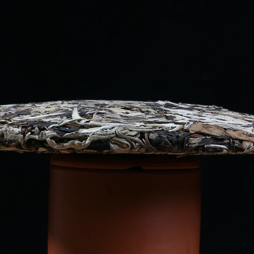 Yunnan Weißer Tee Pu-erh Kuchen 357g Natürliche Knospen Schlankheitstee