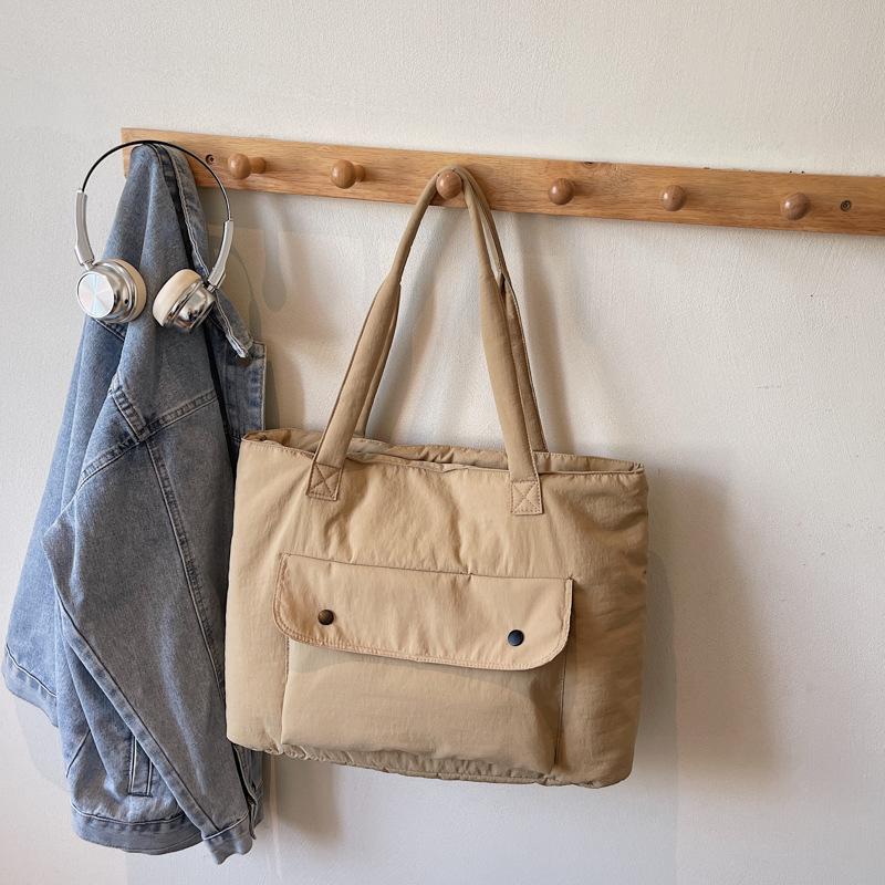 Lightweight handbag, large capacity commuting to work, female tote bag, student class shoulder bag, simple autumn and winter bag