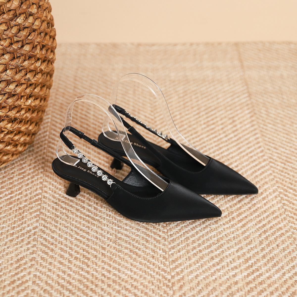 

198-5 Xiaoxiangfeng pointed chain strap middle heel single shoes women s new rear empty shallow mouth thin heel single shoes women s shoes 35 чёрный