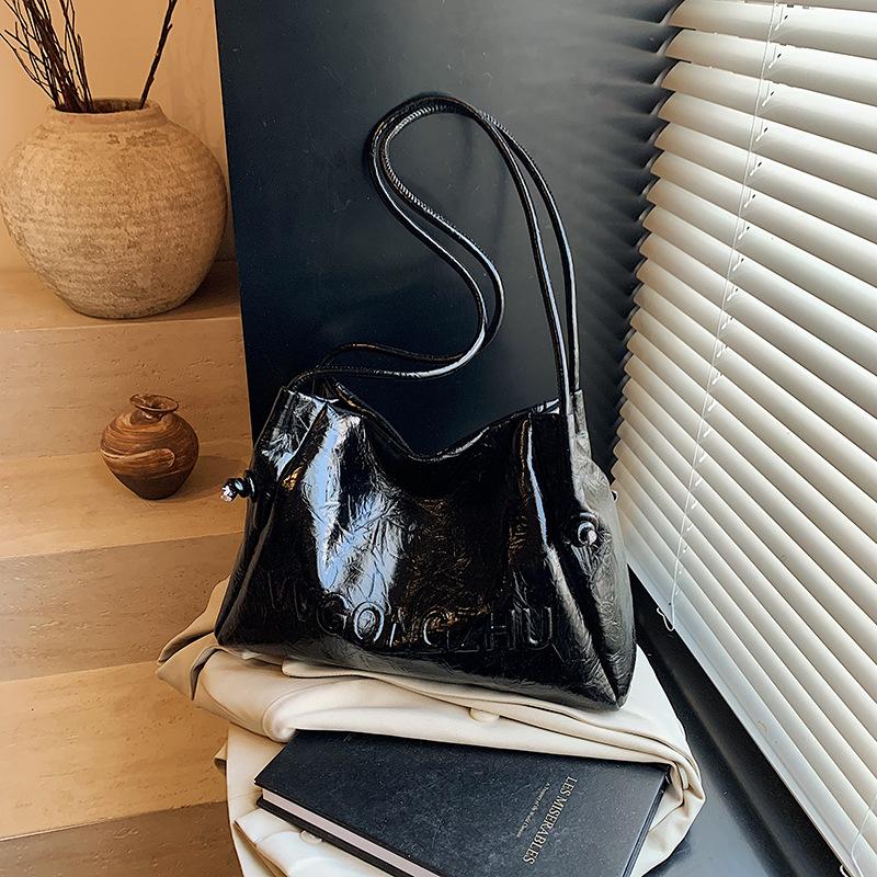 

Popular bags women s new trendy high-end feeling versatile shoulder bag large-capacity commuter armpit bag чорний