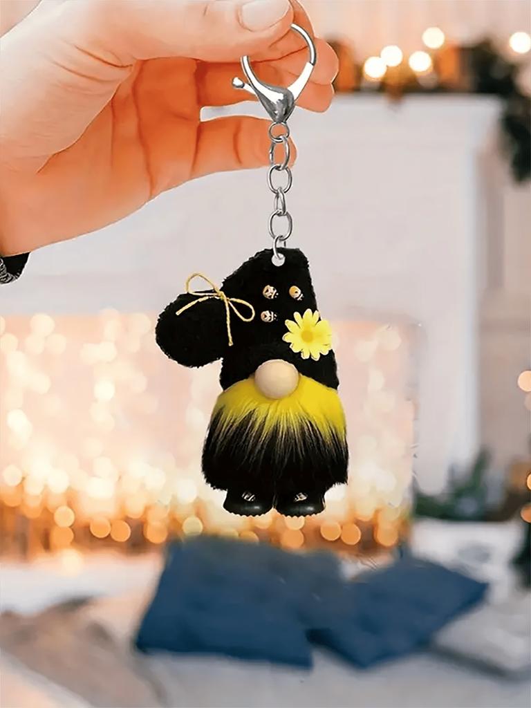 Sunflower and Grid Patterned Dwarf Themed Keychain Pendant Keychain Accessory Suitable for Wallets and Backpacks Easy To Install