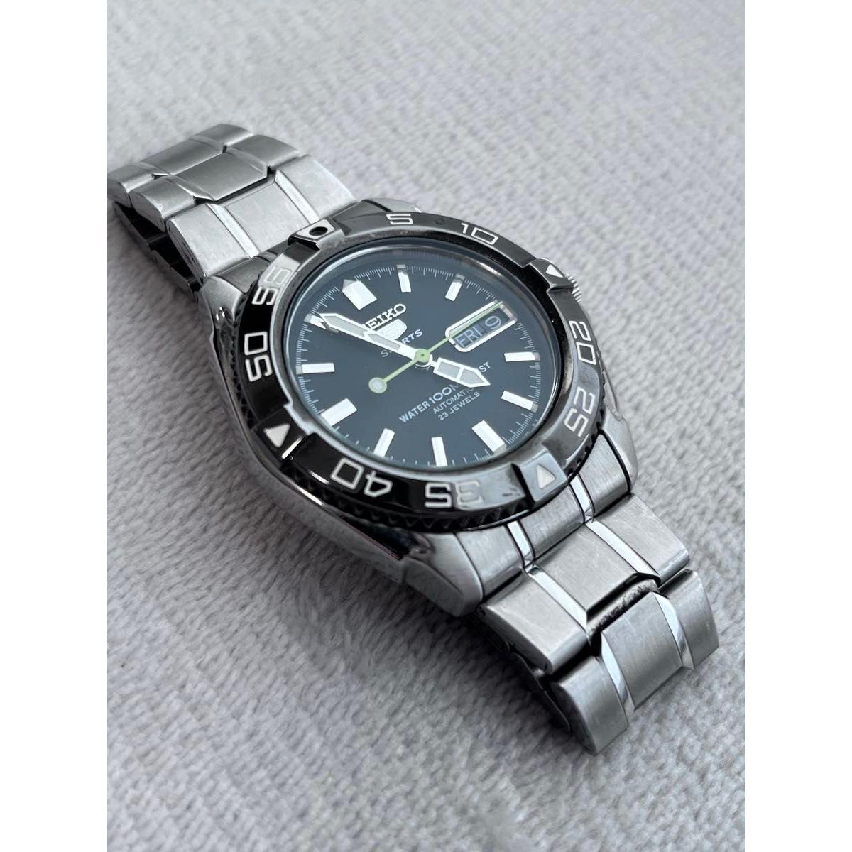 [In working condition/Good condition] SEIKO 5 SPORTS 7S36-00Y0 Automatic winding/back skid/black dial