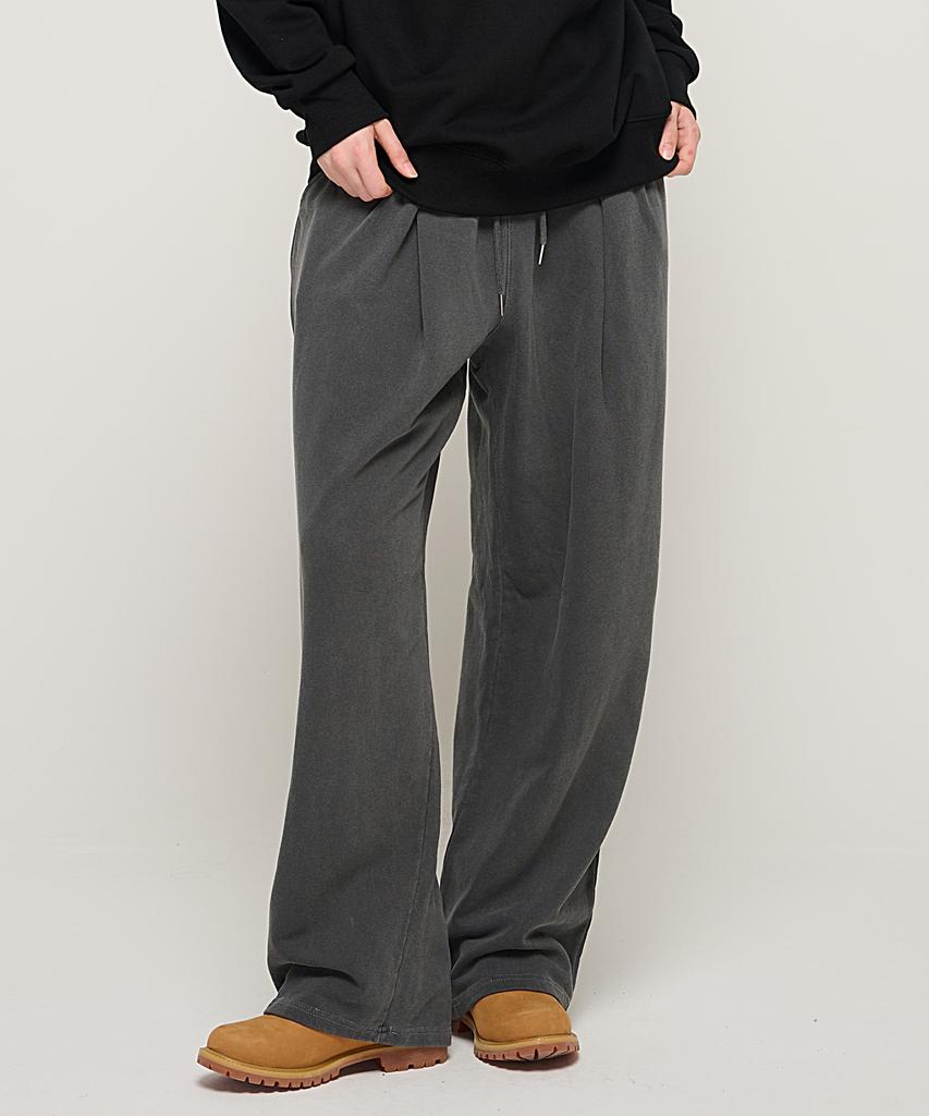CARGOBROS FOR WOMAN Pigment One-Pleat Wide Sweatpants (Charcoal)