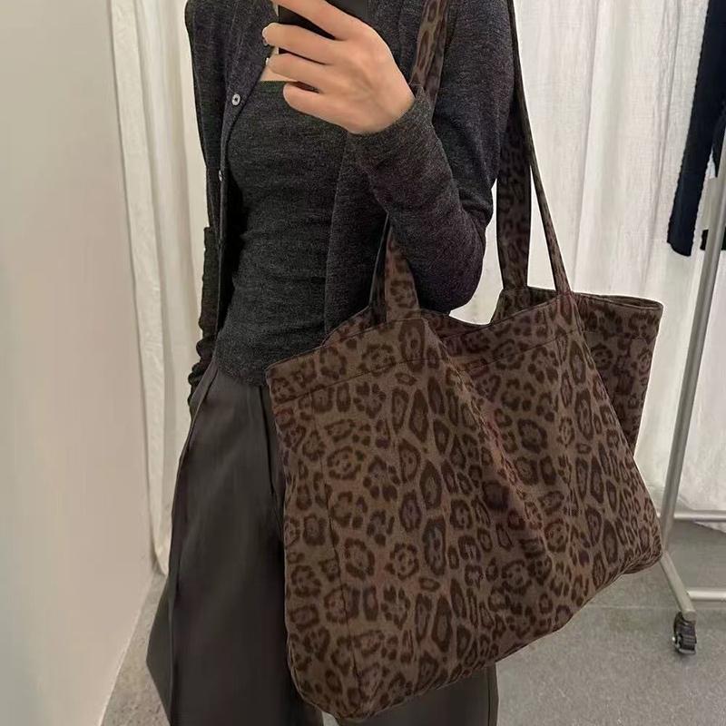 Yogodlns Retro Leopard Print Niche Commuter Large Capacity Shoulder Bag Totes Autumn and Winter New Travel Underarm Bag