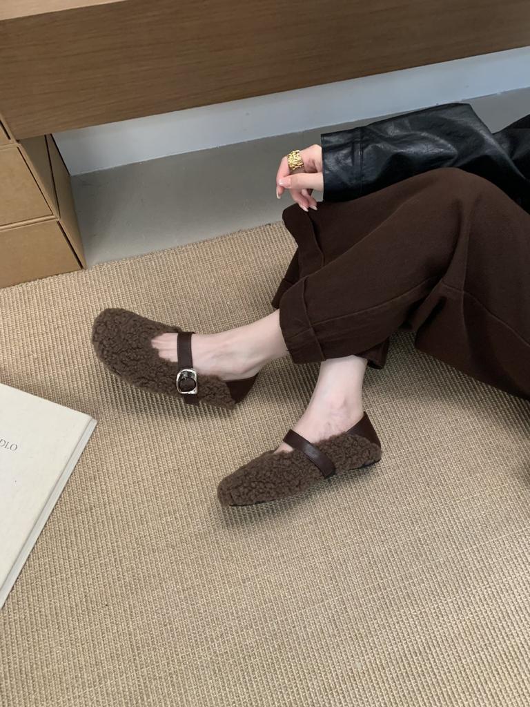 One-pedal Doudou Shoes Women's Winter 2025 New Lamb Wool Shoes Wear One-button Velvet Thermal Cotton Shoes