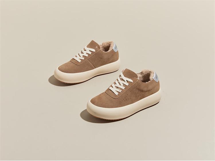 Retro sametové dámské boty se silnou podrážkou zvyšující výšku: 2023 Roztomilý Ošklivý Design Hvězdného Chleba