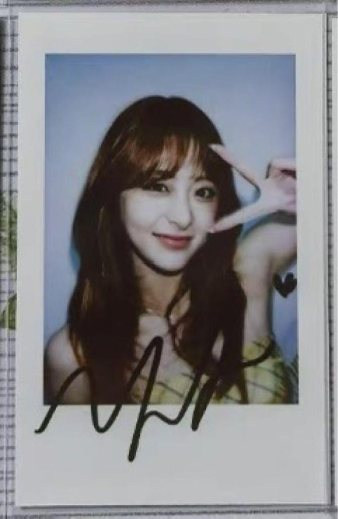 [USED] LESSERAFIM HOT Yunjin China idoustage 2.0 Instax Trading Card