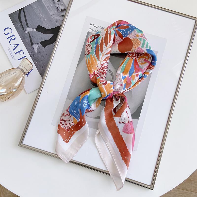 Luxusdesign Paisley-Druck Kleiner quadratischer Schal Simulierte Seide Dünner Halsschal Reifer Stil Sonnenschutz Kopftuch für Frauen