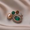 Personalized Emerald Oval Brooch, High-end Feminine Charm, Retro Pearl Brooch, Niche Design Sense Brooch