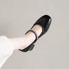 Modische Damenschuhe im exquisiten französischen Stil mit klobigem Absatz - Herbstliche Sandalen mit quadratischer Zehenpartie, kleinem Charme, modisch, Business-Casual