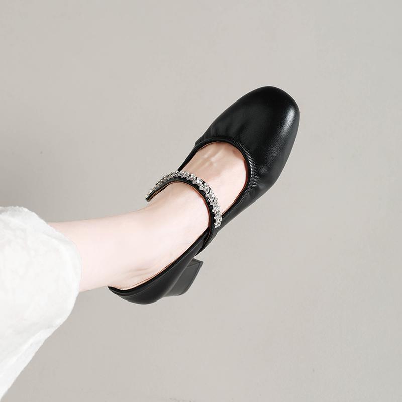 Modische Damenschuhe im exquisiten französischen Stil mit klobigem Absatz - Herbstliche Sandalen mit quadratischer Zehenpartie, kleinem Charme, modisch, Business-Casual