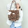 The Niche Design Atmosphere of The Furry Bag, Retro Single-shoulder Bag and Bucket Bag