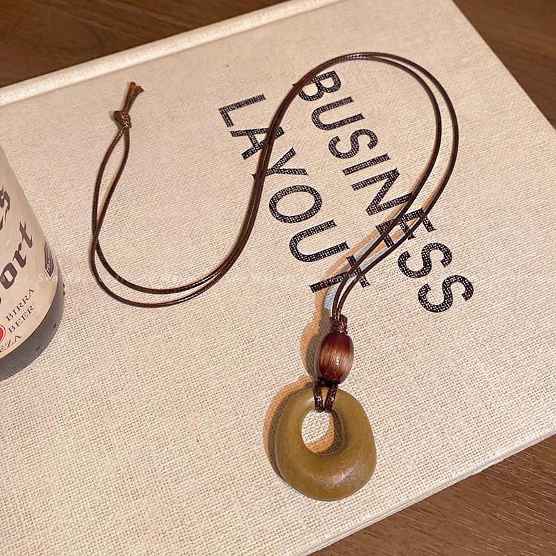 Bohemian Resin Round Pendant Necklace Fashion Commuter Sweater Chain Retro Ethnic Style Niche Decoration