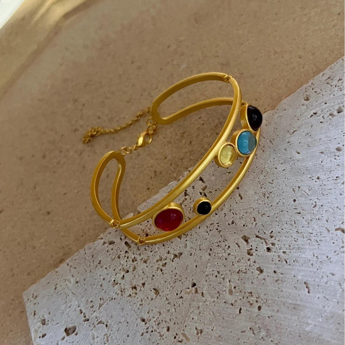 

Широкий браслет с полым узором из драгоценных камней, художественный, в стиле ретро, этнический, высококлассный аксессуар-браслет для женщин